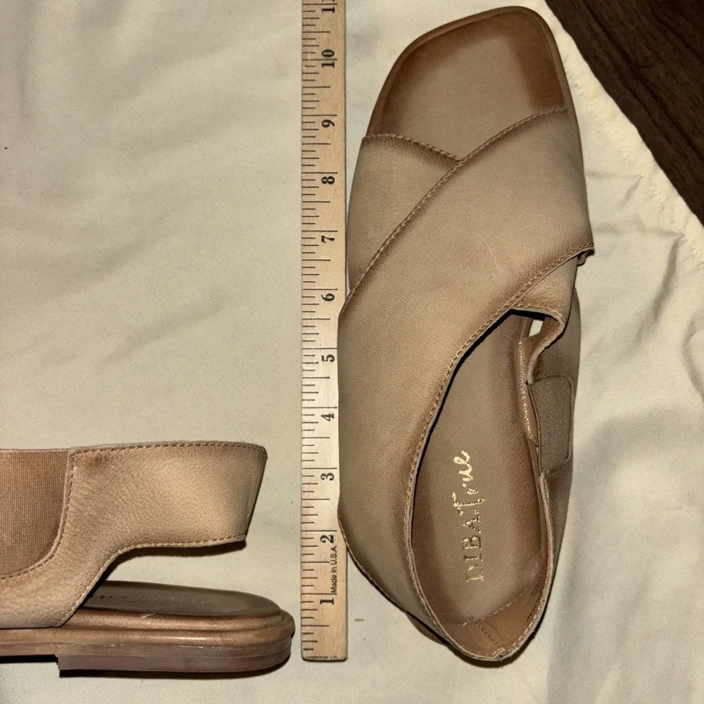 New Diba True 10 Venture Some Beige Sandals Ankle Strap Leather Cross Band Flats